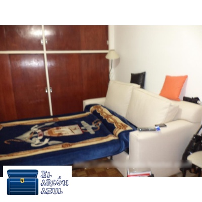 Sofá cama usado de dos plazas con colchón
